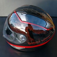 airbrush aerograf black and red helmet 